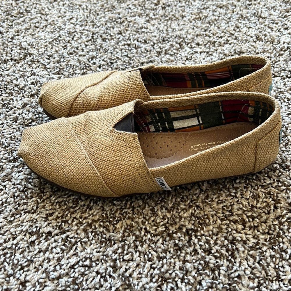 Brown (Tan) Toms size 7.5W